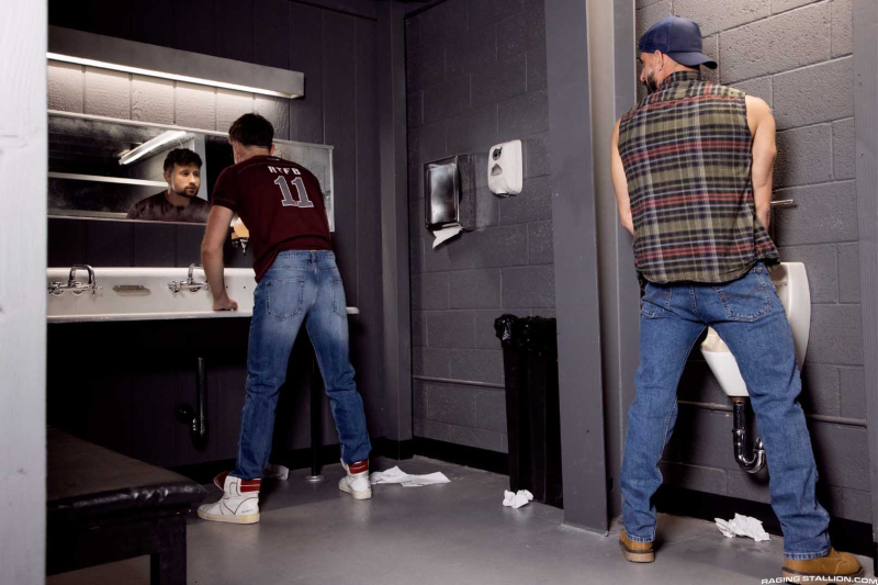 Men Cruising Toilets: Know Your Washroom Cruising Signals