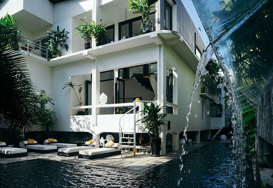 poolside image of Gay Men-Only Hotel Arthur & Paul in Phnom Penh, Cambodia where gay cruising and gay bathhouse hookups happen via tripadvisor